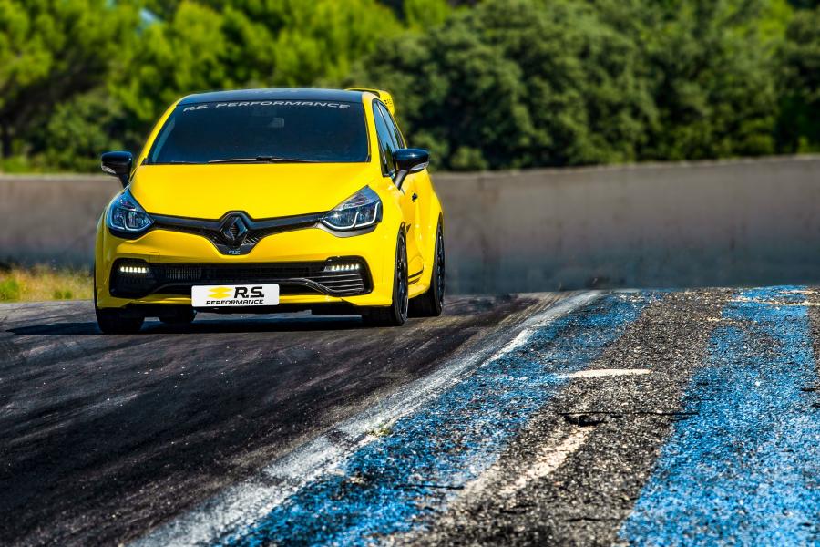 Renault Clio R.S. Performance Accessories 2018 года  (фото 6 из 13)